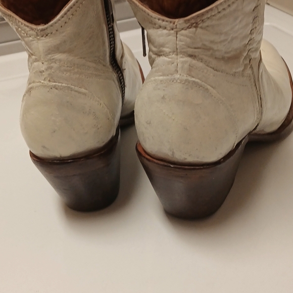 LUCCHESE ERIKA distressed BOOTIES, SIZE 9B - Picture 12 of 12